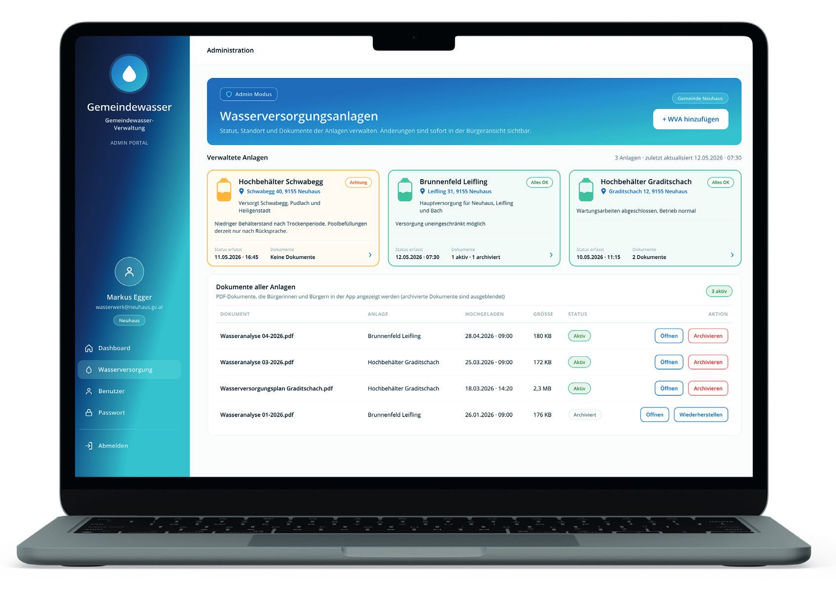 Web-Portal von Gemeindewasser auf einem Laptop: Übersicht der Wasserversorgungsanlagen mit Status und Dokumenten
